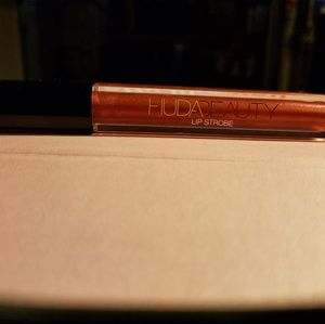 Huda Beauty Lip Strobe